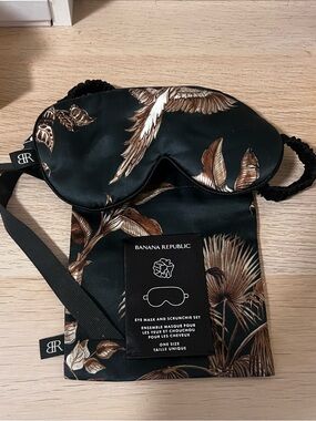 NWOT Banana Republic Floral Silk Blend Eye Mask, Scrunchie & Bag Set